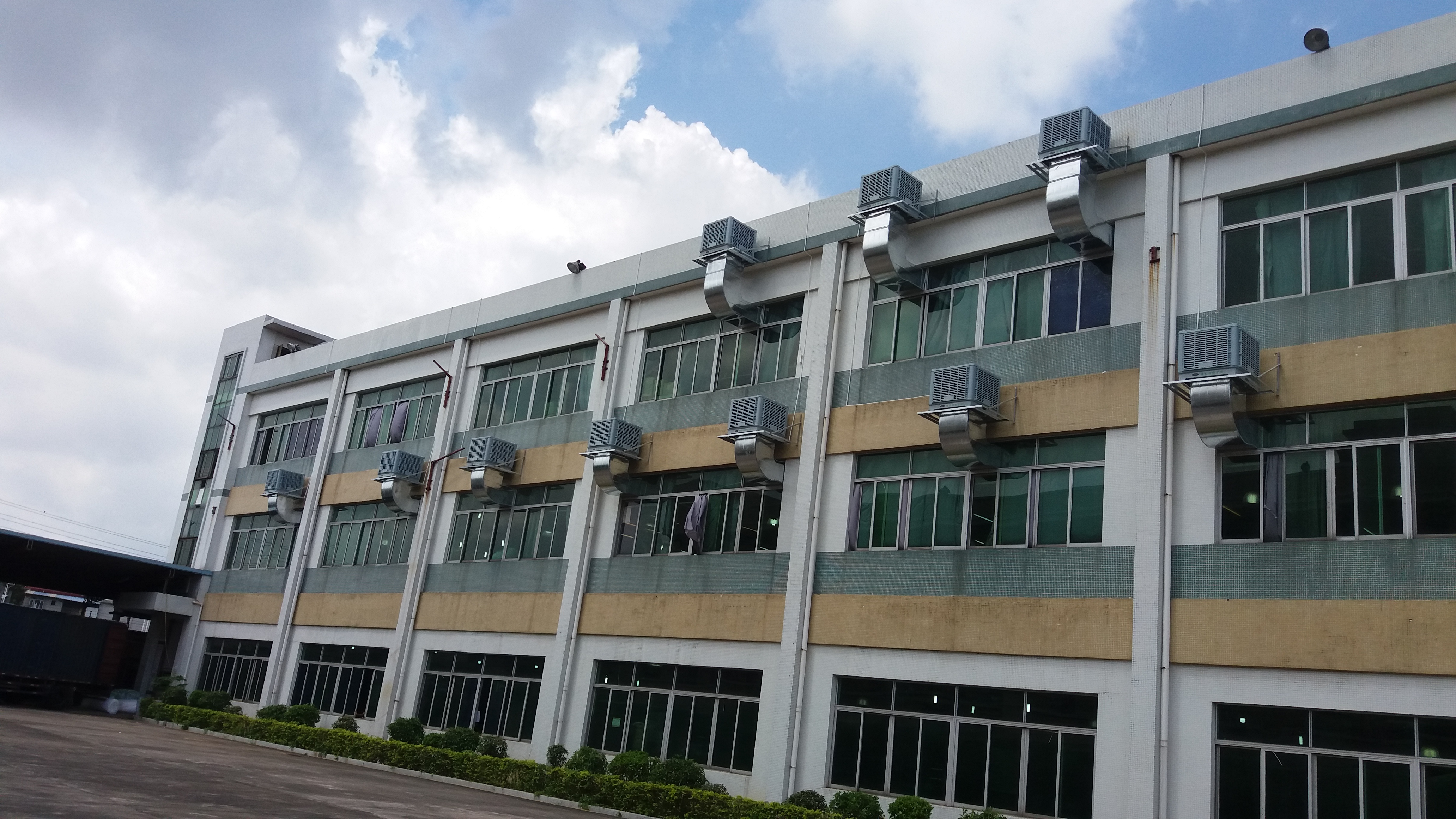 電鍍壓軸廠環(huán)?？照{(diào)降溫案例